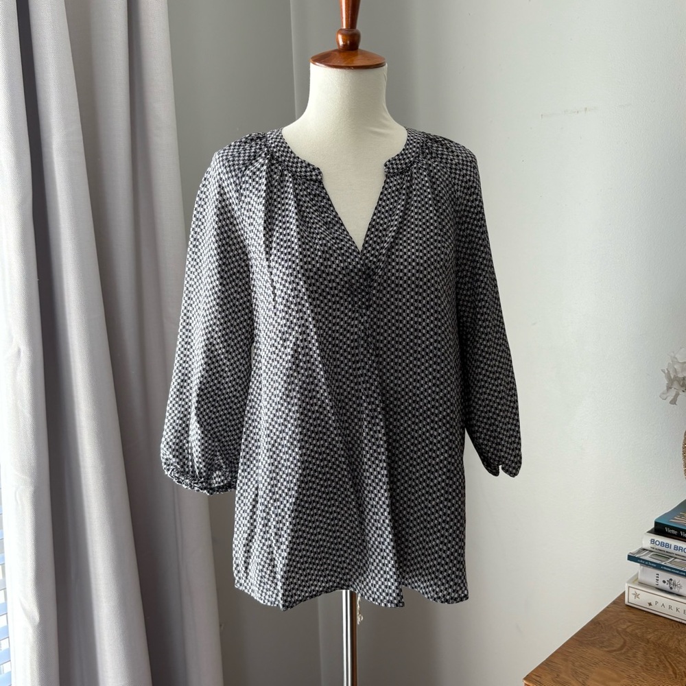 Joie Small Silk Black and White Women's Top